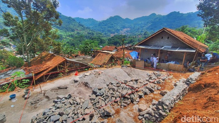 Area rumah baru yang terdampak longsor di Desa Wargaluyu, Kecamatan Arjasari, Kabupatrn Bandung.