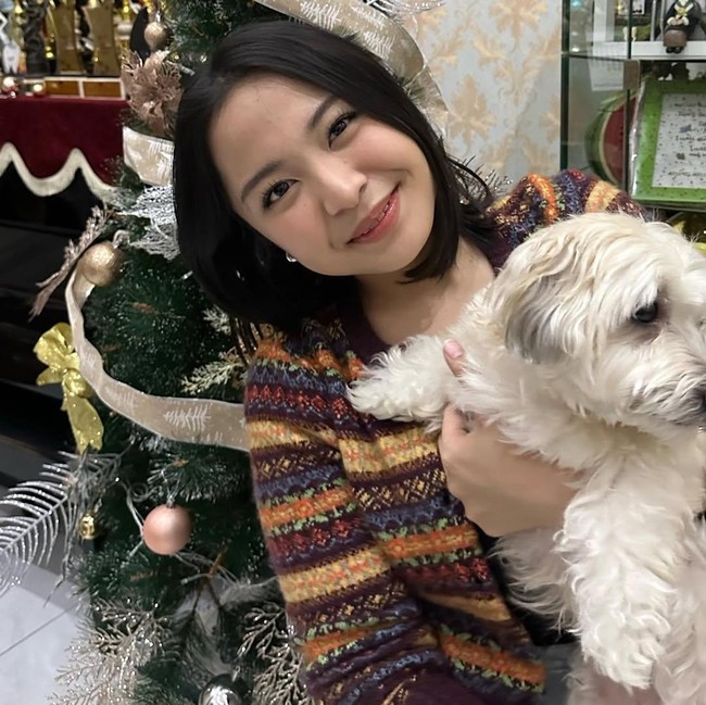 Natal 2025 Begitu Spesial Buat Bernadya: Mudik ke Surabaya-Bagi Kado