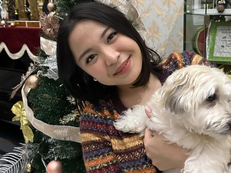 Natal 2025 Begitu Spesial Buat Bernadya: Mudik ke Surabaya-Bagi Kado