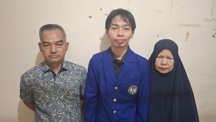 Perjuangan Betran, Anak Penjual Es Teh Jadi Wisudawan Peraih IPK Tertinggi UNY
