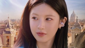 Go Youn Jung memerankan Cha Mu Hee, seorang bintang top yang bekerja dengan banyak artis internasional. Kali ini dia disatukan dengan bintang Jepang bernama Hiro. Komunikasi mereka terbentur bahasa dan butuh banget bantuan Ho Jin. (Foto: dok. Netflix)