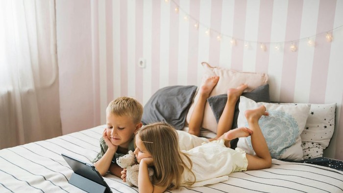 Cat Dinding Motif Garis