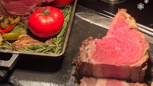 Video: Caviar Box hingga Dessert Jadi Suguhan Natal Intimate di Hotel Ini