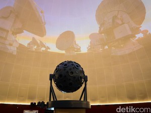 Meletup Antusiasme Warga ke Planetarium yang Sempat 13 Tahun Tutup