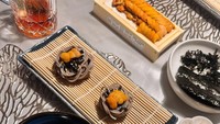 Aktris FTV itu juga sempat terlihat menikmati soba yang gurih segar. Soba itu dinikmati Dinda bersama rumput laut kering dan uni (sea urchin/ bulu babi). Foto: Instagram/@dindakirana.s