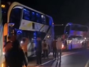 Bus Tujuan Toraja Dilempari OTK Pakai Batu di Enrekang
