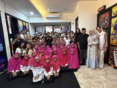 Fajar Sadboy dan manajemen menggelar syukuran tutup tahun 2025 di Tebet, Jakarta Selatan, Rabu (24/12/2025).