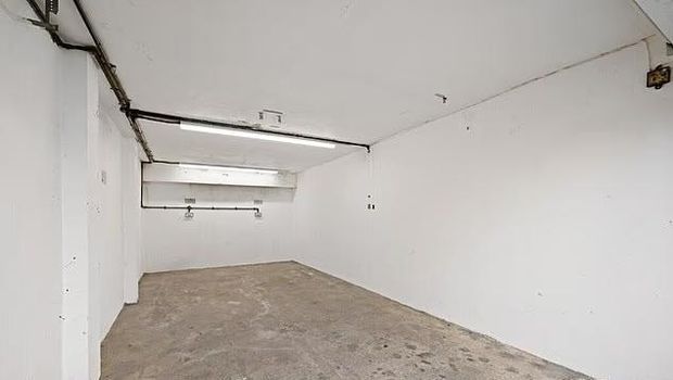 Garasi di London dijual Rp 6,7 miliar