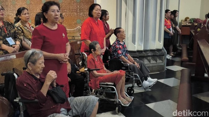 Perdana, Gereja Katedral Jakarta Gelar Misa Natal Khusus Lansia