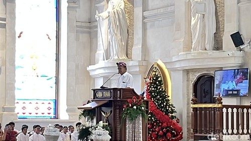 Gubernur Bali Wayan Koster hadiri Misa Natal di Gereja Katolik Katedral Denpasar, Kamis (25/12/2025).