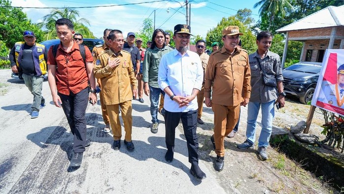 Gubernur Sulsel Tinjau Perbaikan Jalan di Luwu Utara Usai 20 Tahun Rusak