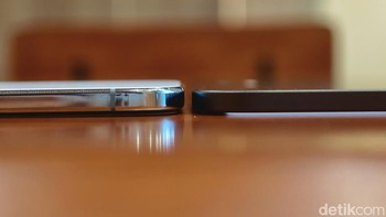 Bahkan tipisnya mengalahkan iPhone Air yang punya ketebalan 5,8 mm. Foto: Adi Fida Rahman/detikINET