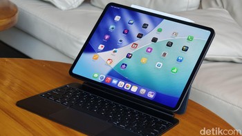 iPad Pro M5 dilengkapi dengan Magic Keyboard untuk produktivitas. Foto: Adi Fida Rahman/detikINET