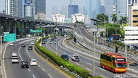 Situasi serupa juga terlihat di beberapa ruas jalan lain di Jakarta yang umumnya padat pada jam sibuk.