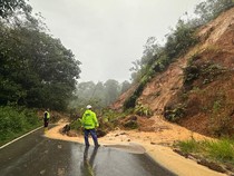 Jalan Lintas Tarutung-Sibolga Tertimbun Longsor, Lalu Lintas Terputus Total