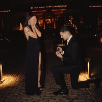 Lamaran Justin Hubner pada Jennifer Coppen terungkap setelah bek Timnas Indonesia itu mengunggah momen romantisnya ke Instagram. “Future Mr & Mrs Hubner,” tulisnya.Foto: Instagram @justinhubner5/ @jennifercoppenreal20