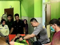 Kapolsek Sinjai Borong Terjepit Mobil Patroli Saat Kawal Pengantar Jenazah