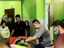Kapolsek Sinjai Borong Terjepit Mobil Patroli Saat Kawal Pengantar Jenazah