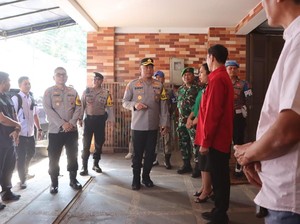 Saat Polisi Jadi Benteng Keamanan Perayaan Natal di Subang