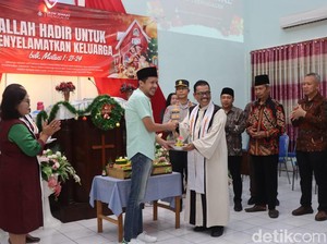 Kapolres-Wabup Trenggalek Keliling Gereja, Pastikan Natal Aman dan Lancar