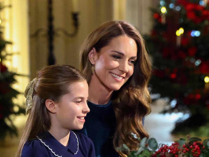 Kate Middleton dan Putri Charlotte Duet Main Piano