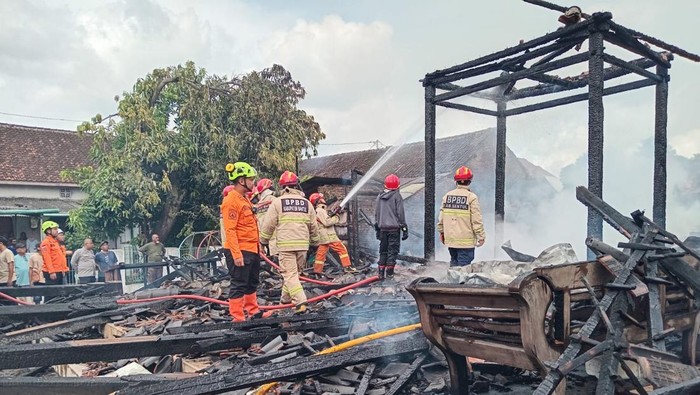 Rumah Joglo Milik Warga Banguntapan Ludes Terbakar