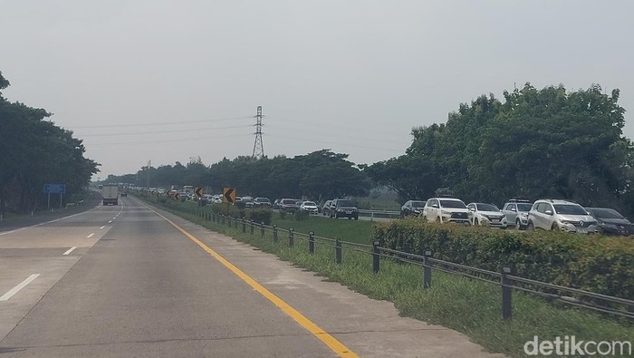 Libur Natal 2025, Tol Cipali Arah Timur Padat hingga 8 Km