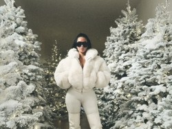Potret Rumah Kim Kardashian yang Dihiasi 100 Pohon Natal, Tuai Kontrovers