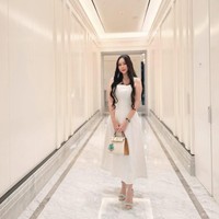 7 Gaya Chic Aura Kasih, Pakai Koleksi Tas Chanel hingga Hermes