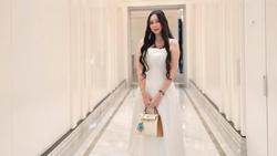 7 Gaya Chic Aura Kasih, Pakai Koleksi Tas Chanel hingga Hermes