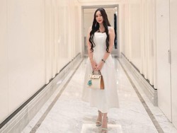 7 Gaya Chic Aura Kasih, Pakai Koleksi Tas Chanel hingga Hermes