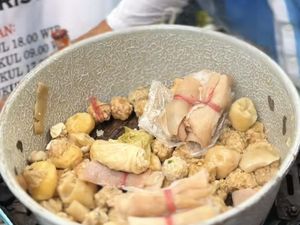 5 Kuliner Enak di Dekat Gereja Katedral Jakarta, Ada Bakso Babi!