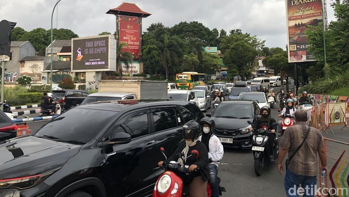 Lalin Jogja Sore Ini, Antrean Mobil Masuk Malioboro Mengular!