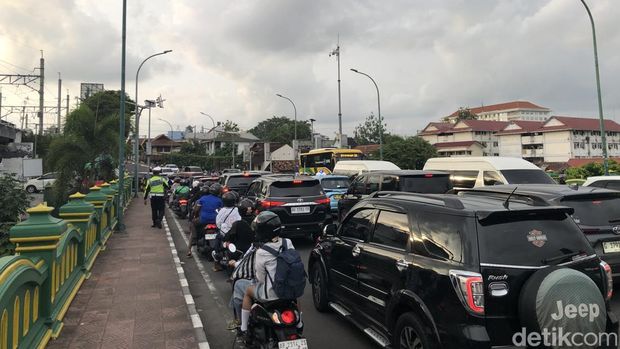 Kondisi arus lalu lintas menuju Malioboro, Kamis (25/12) sore.