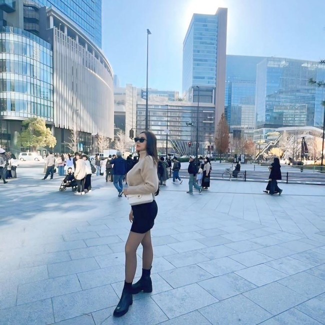 Potret Liburan Aura Kasih