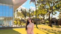 Summer vibes. begitulah keterangan yang dibuat Aura Kasih. (Instagram Aura Kasih)