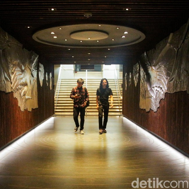 Melihat Terowongan Silaturahmi yang Dibuka Saat Perayaan Natal 2025