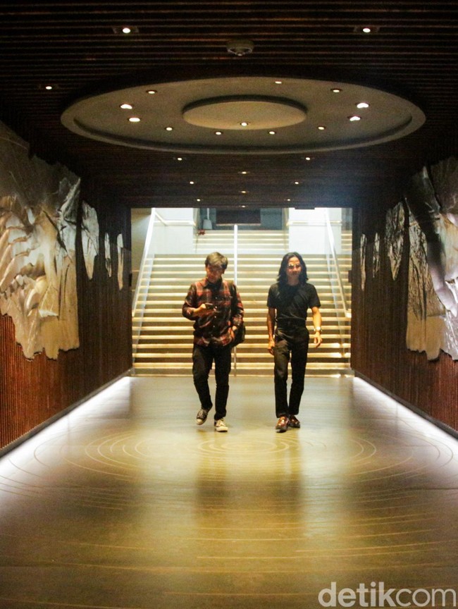 Melihat Terowongan Silaturahmi yang Dibuka Saat Perayaan Natal 2025