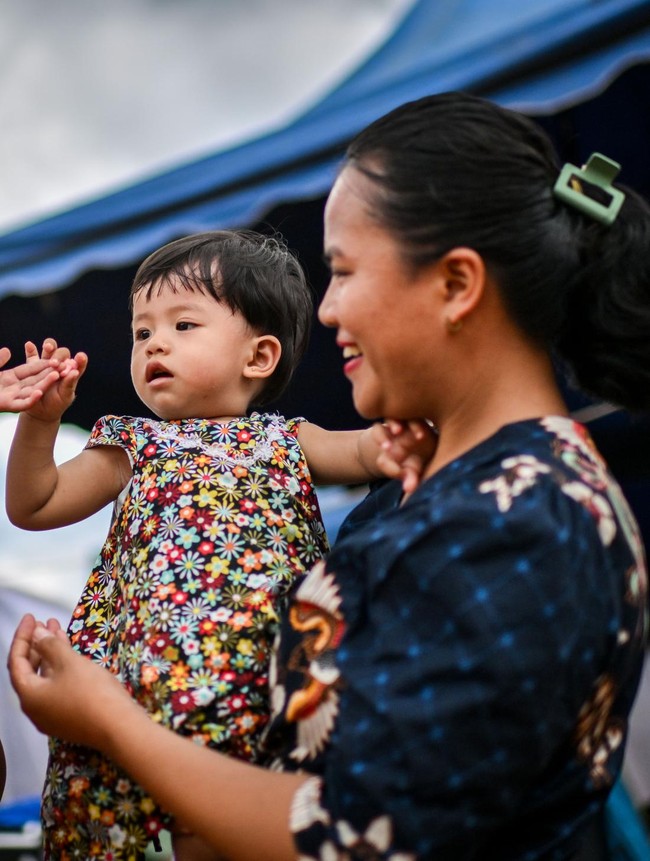 Natal di Tengah Bencana, Ibadah Digelar Sederhana di Tenda Pengungsian Hutanabolon