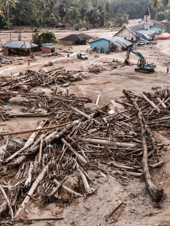 Pascabencana, Sampah Kayu Jadi Material Pemulihan Wilayah Terdampak