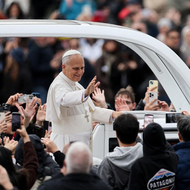 Paus Leo XIV Sampaikan Pesan Damai Hari Natal dari Vatikan