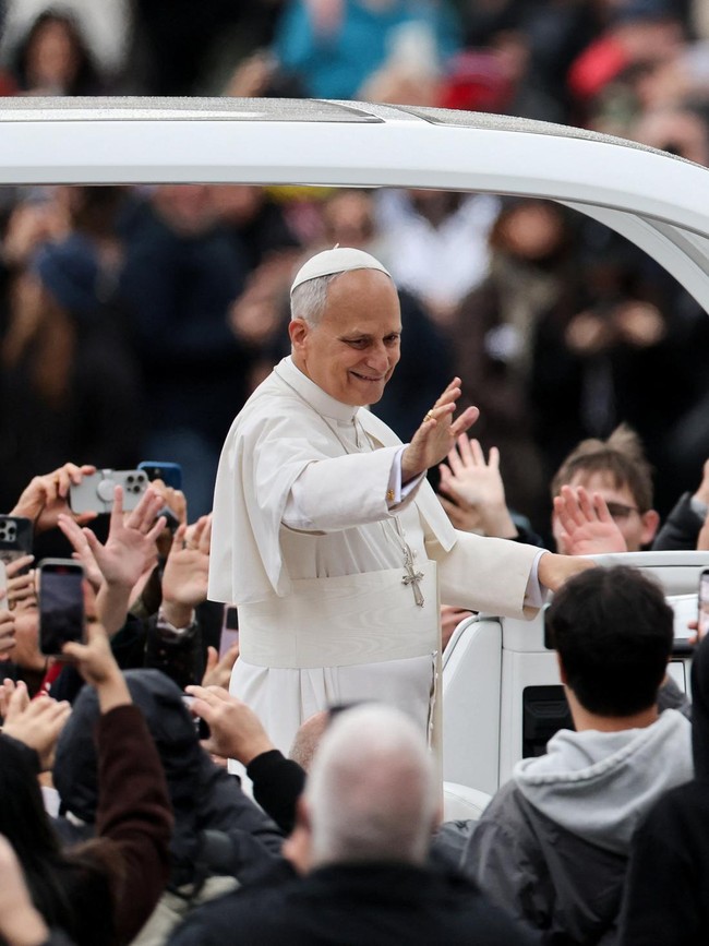 Paus Leo XIV Sampaikan Pesan Damai Hari Natal dari Vatikan