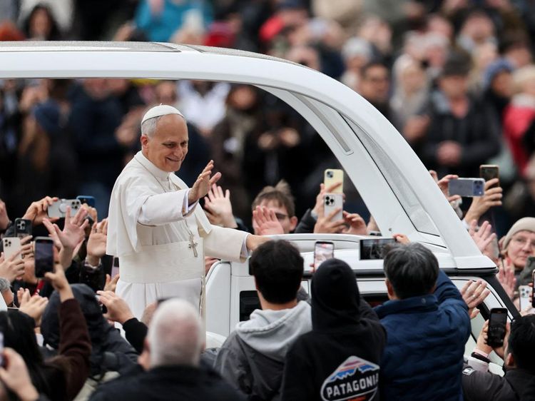 Paus Leo XIV Sampaikan Pesan Damai Hari Natal dari Vatikan