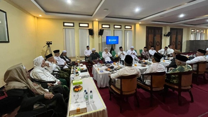 Rapat Konsultasi Syuriyah Pengurus Besar Nahdlatul Ulama (PBNU) bersama mustasyar di Ponpes Lirboyo, Kediri