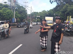 Kisah Toleransi dari Bali, Pecalang Turun Amankan Ibadah Natal