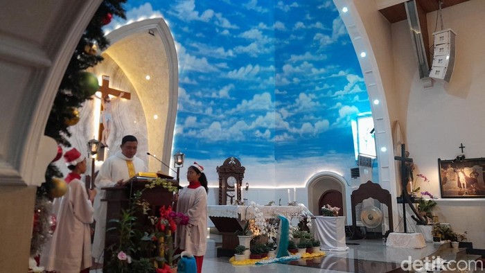3.000 Umat Katolik Ikuti Misa Natal di Gereja Katedral Medan