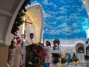 3.000 Umat Katolik Ikuti Misa Natal di Gereja Katedral Medan
