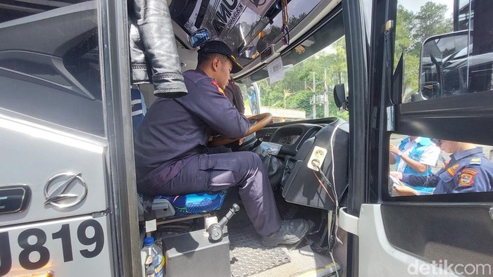 Sudah Dilarang, Bus Pariwisata ke Lembang Masih Bandel Pakai Telolet