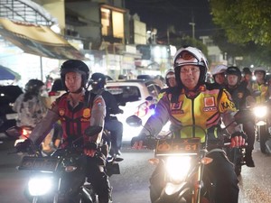 Polres Mojokerto Kota dan Polda Jatim Patroli Bermotor Jamin Natal Aman
