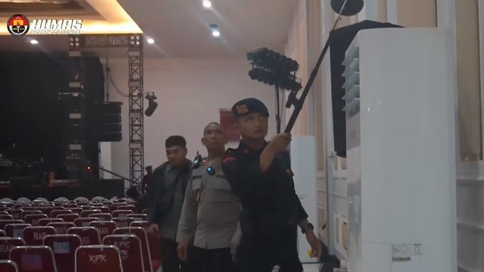 Amankan Ibadah Natal, Polsek Cileungsi-Brimob Jabar Sterilisasi 33 Gereja